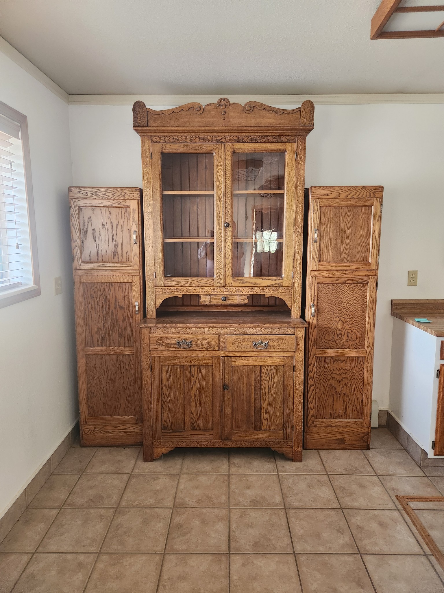 Coppes Napanee Hutch and Pantry Set Image