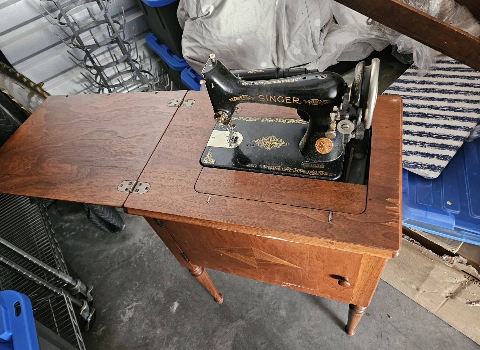 1935 Singer Sewing Machine Model 99 with Wood Cabinet Image