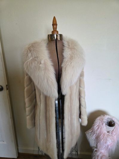 Vintage Frost Brothers Ivory Mink Fur Coat White Fox Collar - Size Large Image