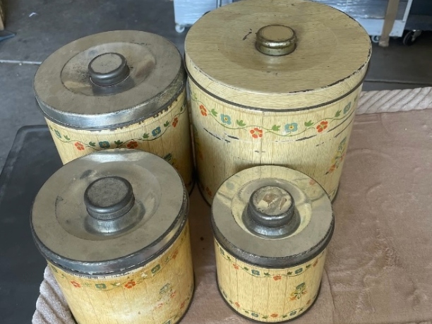 4pc Vintage canisters flowers Image