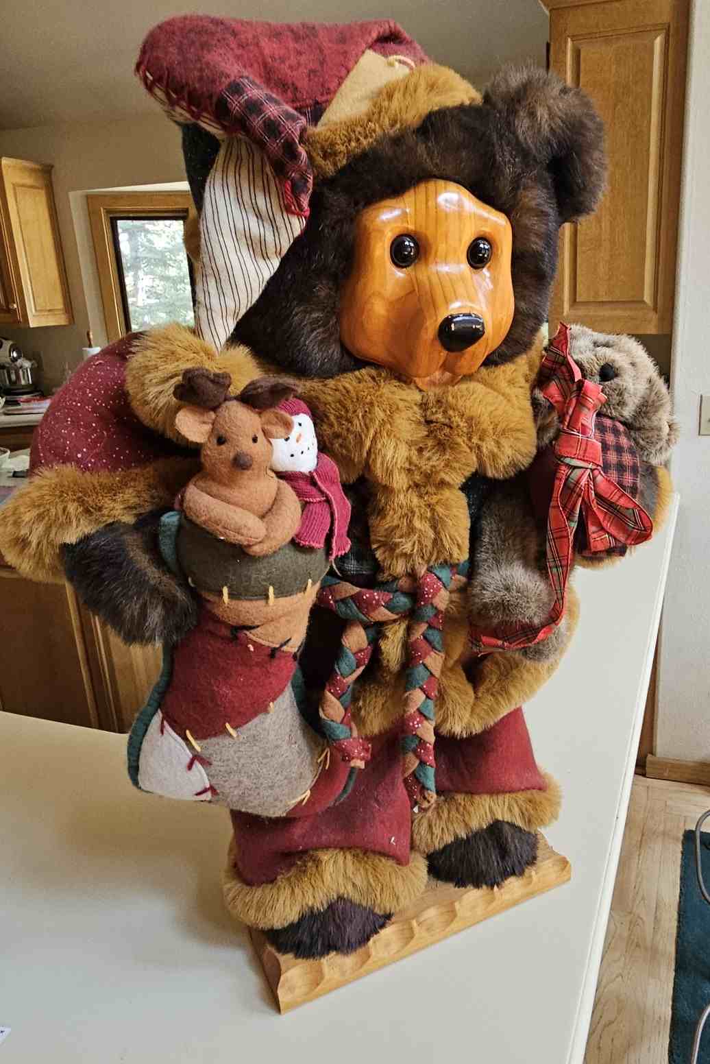 Grandeur Noel Bear Image